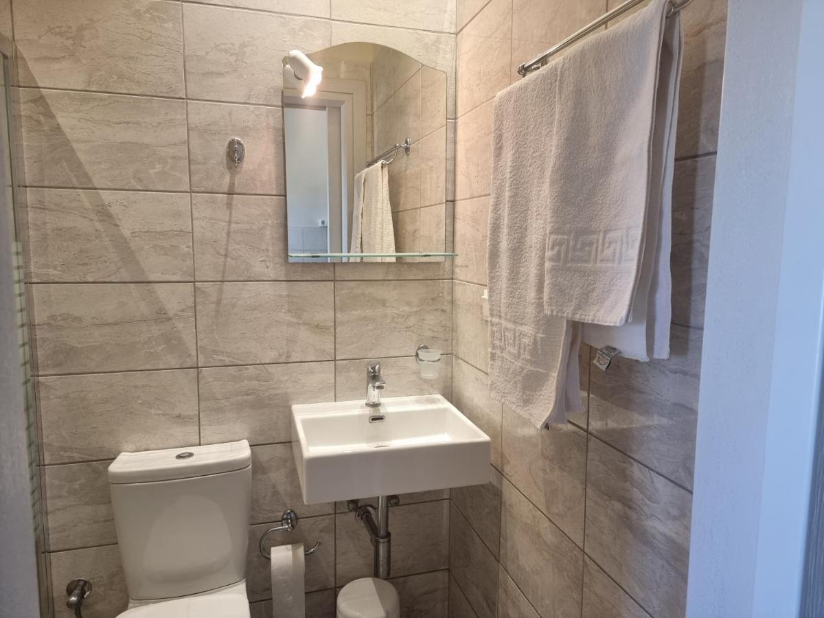 Feakes Apartments อาร์ริลลาส ภายนอก รูปภาพ