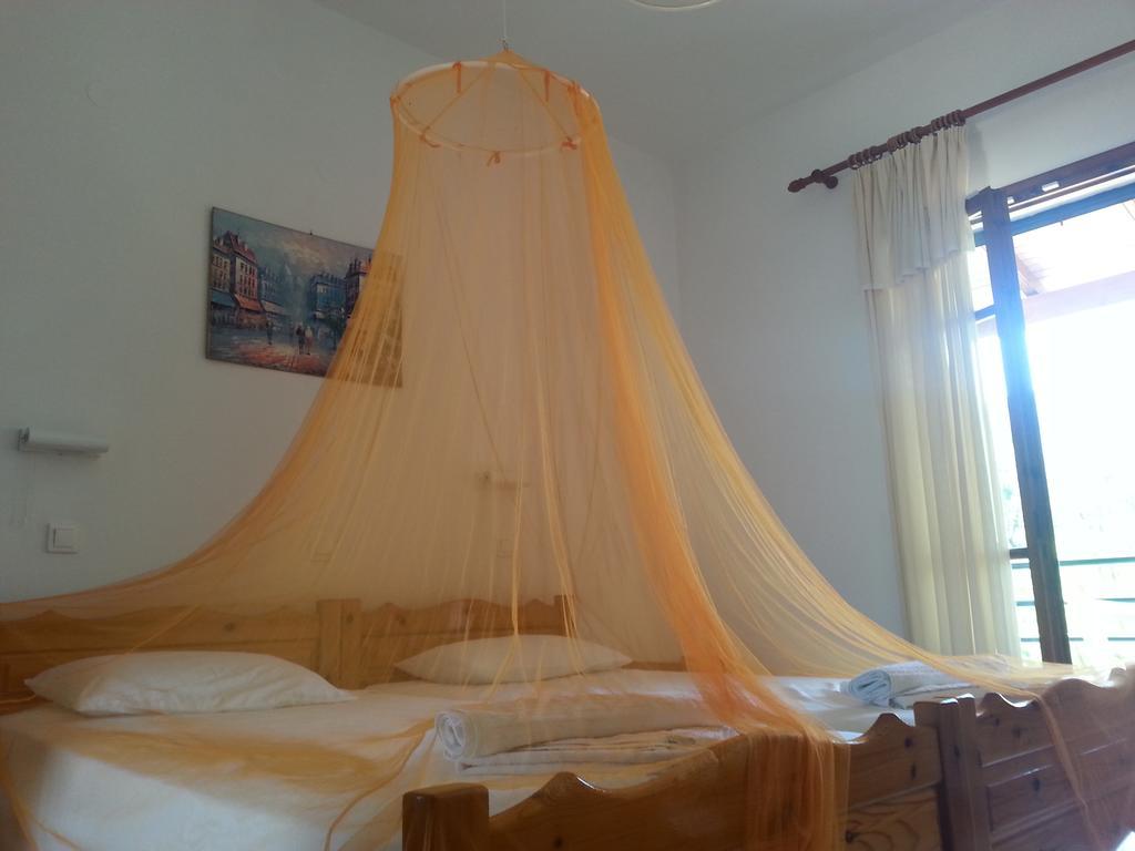 Feakes Apartments อาร์ริลลาส ภายนอก รูปภาพ