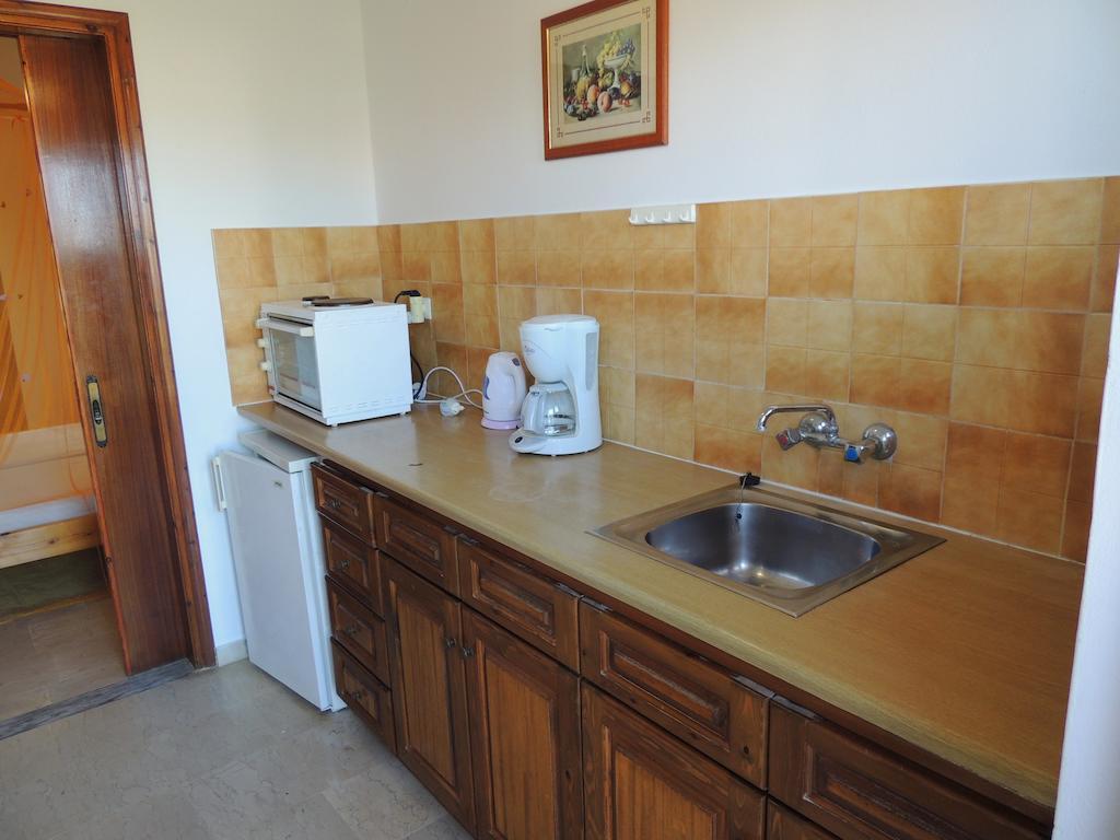 Feakes Apartments อาร์ริลลาส ภายนอก รูปภาพ