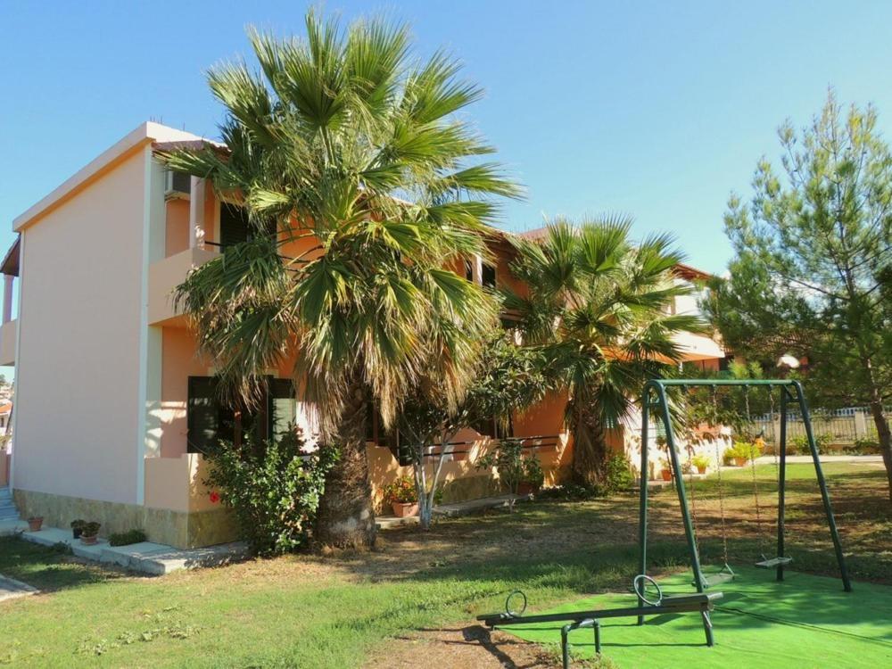 Feakes Apartments อาร์ริลลาส ภายนอก รูปภาพ